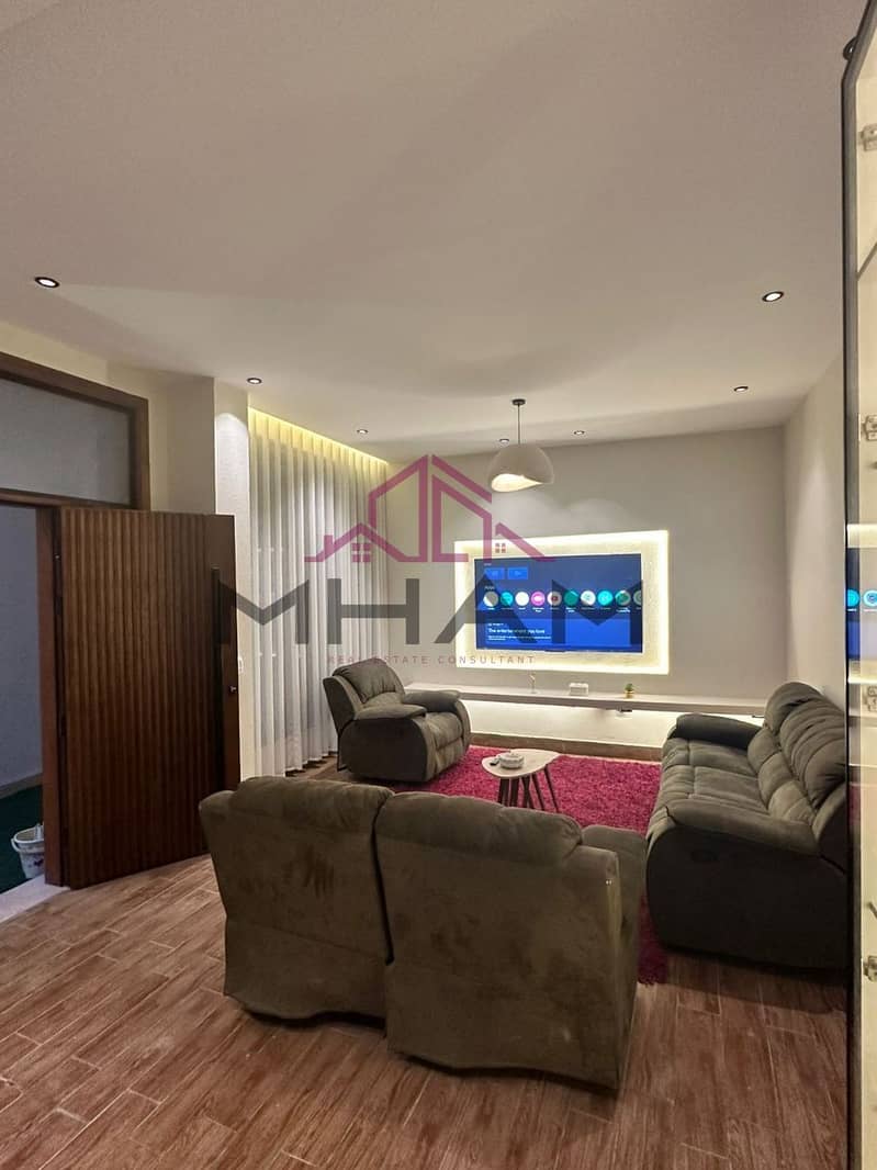 4 photo_5972300360833501957_y. jpg