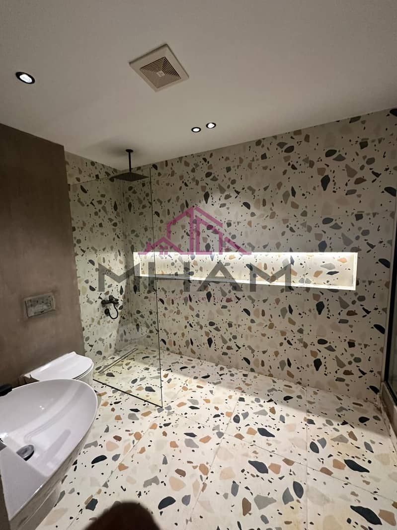 14 photo_5972300360833501966_y. jpg