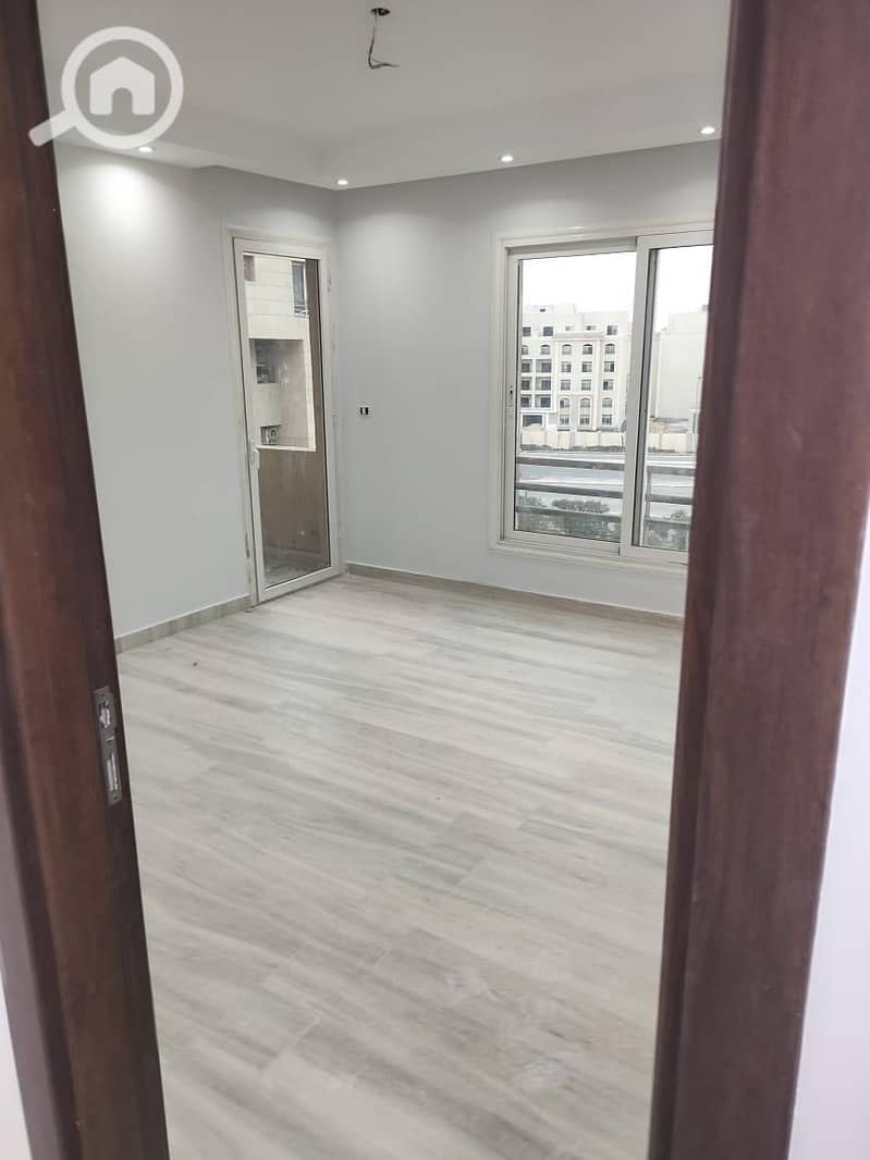 6 e060071d-9b18-405b-96c9-47257694caa2. jpg