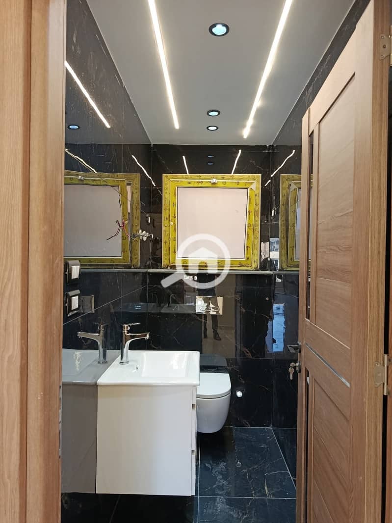 5 11e5071b-4bf5-4b6e-9e7a-0c38839cfdb4. jpeg