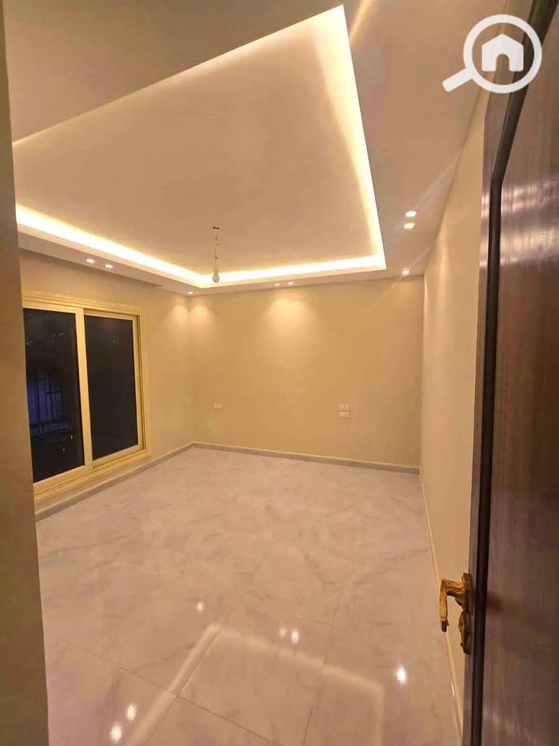 6 c8e228f3-f0e0-4ba3-9895-69032cf2b16b. jpeg