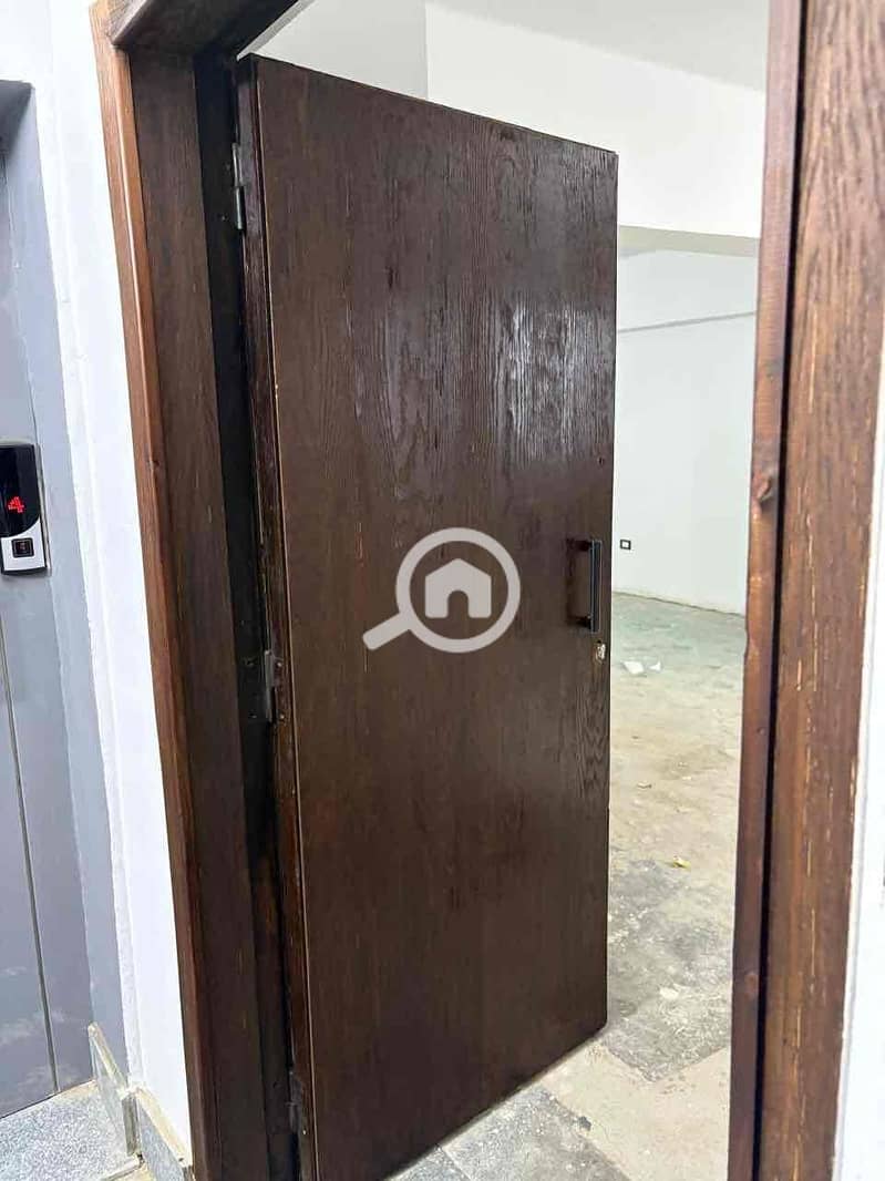 5 b46313fb-5138-4518-8659-3d9158ea8dbf. jpg