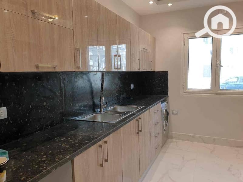 8 b12e6097-1df3-466c-b80e-c797cf788a8e. jpg