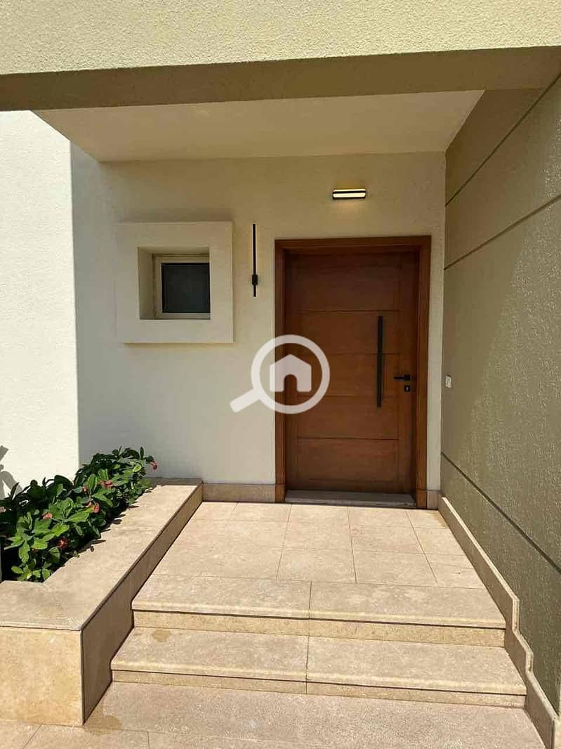 4 090c375b-a4c3-4963-9183-d1445a730a8a. jpg