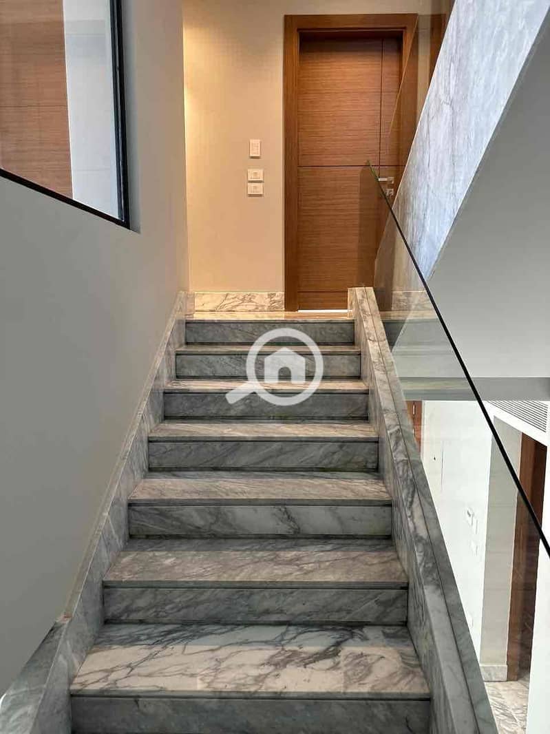 24 9caae4f2-4ff5-4f4c-931a-5731d45b8a32. jpg