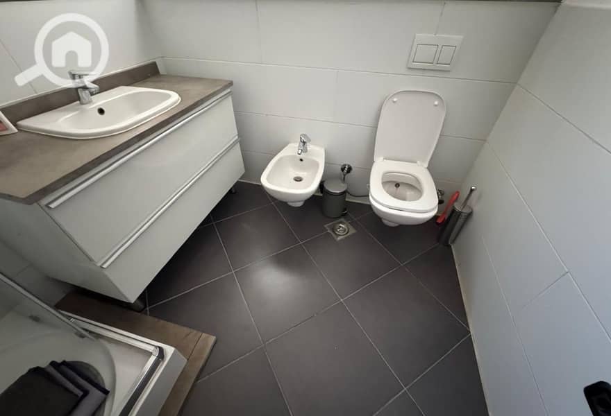 9 db4d34fb-0ed5-464f-8f33-e9fc2c28bd69. jpg