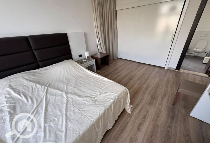 10 de49defd-8772-4cf4-816e-93d93a571a70. jpg