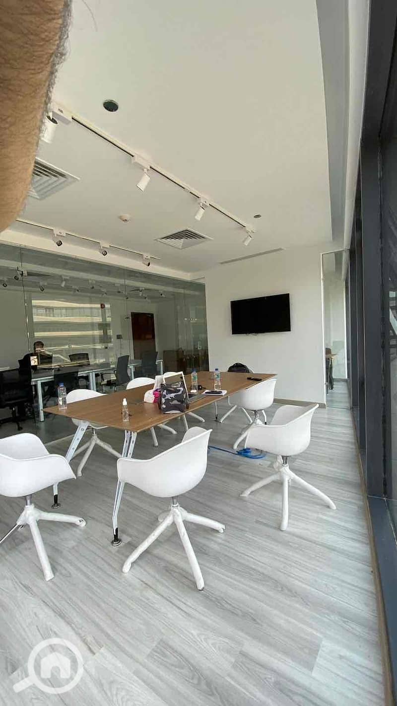 2 8f0fac5c-b072-47ed-854b-8f10be1e72e8. jpg