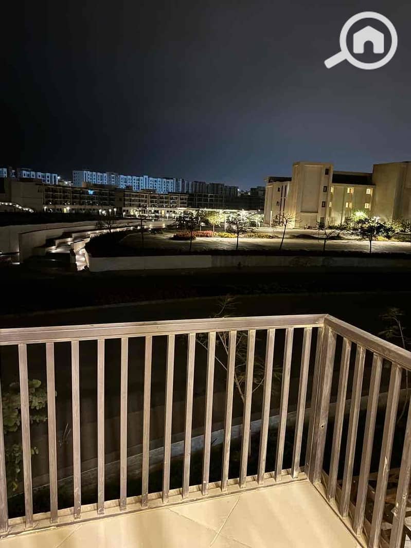 6 967680fc-a981-4958-bd03-5a25ff71b6f8. jpg