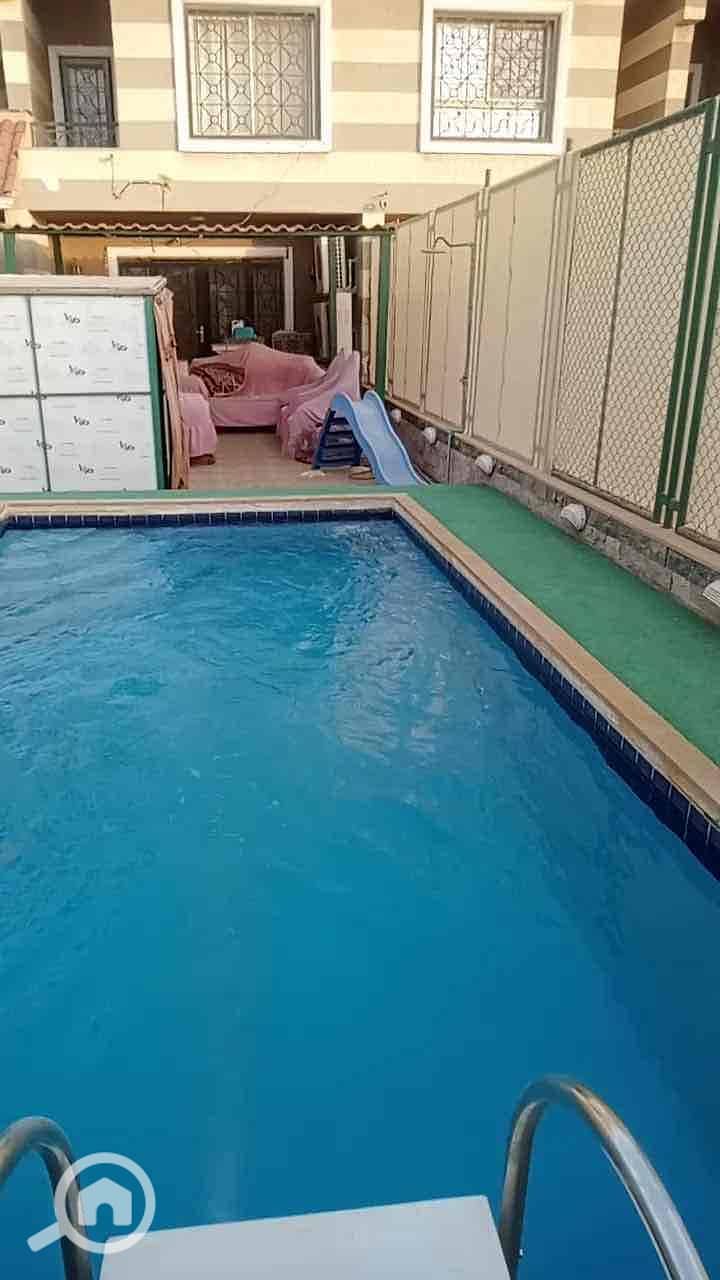 2 cc6430f4-62d2-4daf-91ac-f0e08214db05. jpg