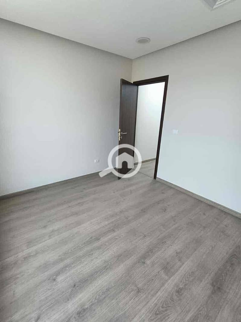 2 e9a82f75-c137-47ae-b962-cd34c06ccf9d. jpg