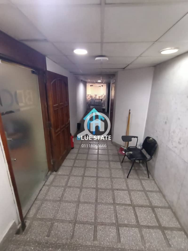 6 01118063666 (6). png