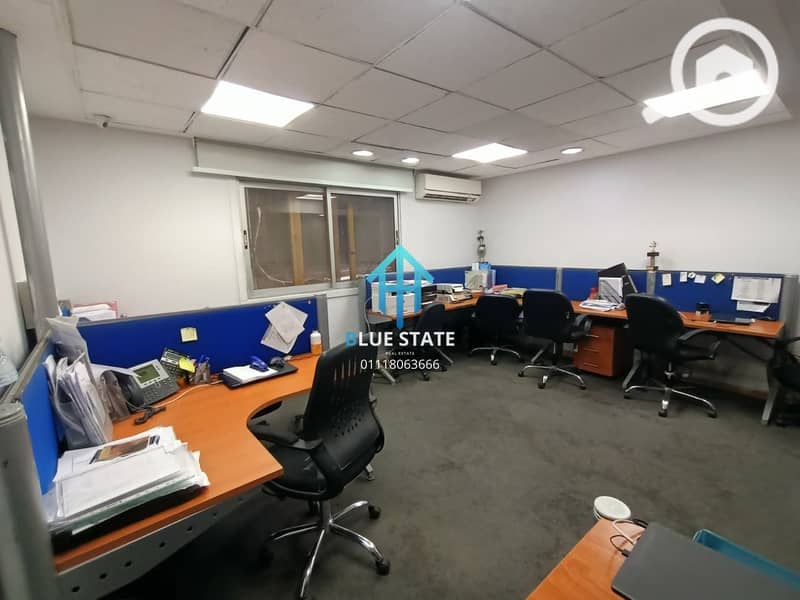 7 01118063666 (7). png