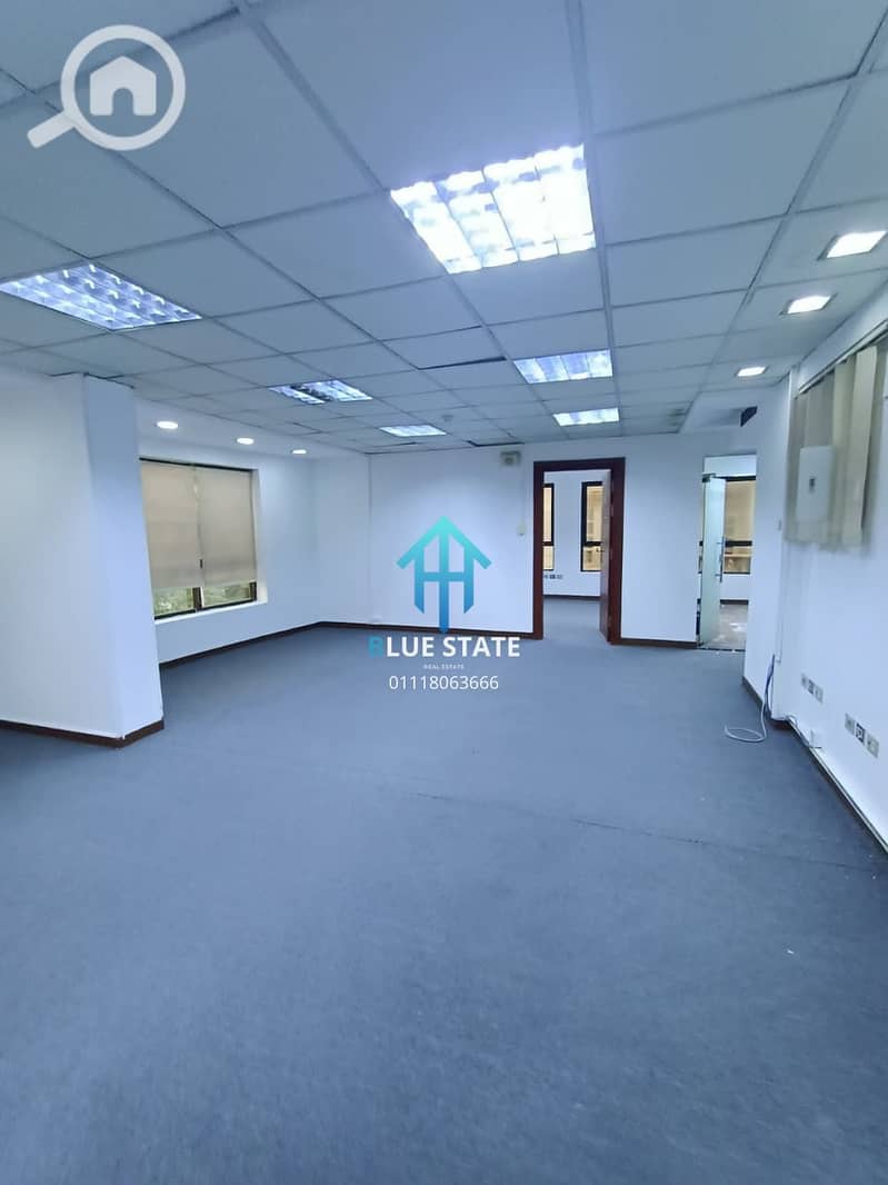 4 01118063666 (4). png