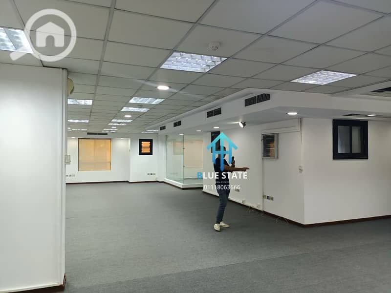 6 01118063666 (1). png