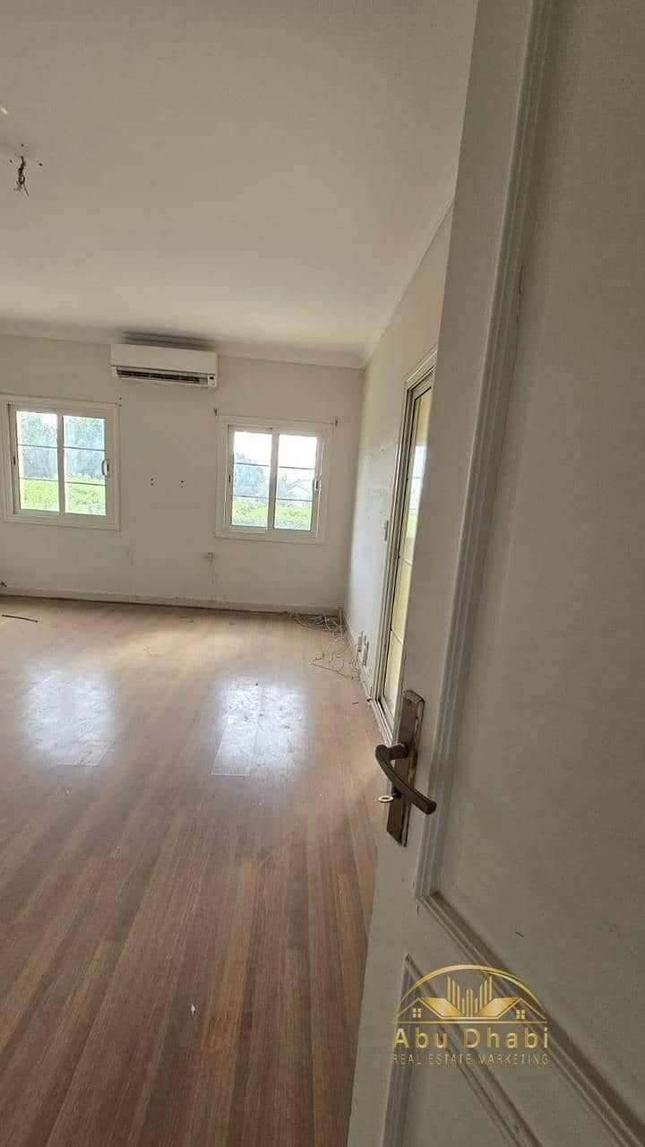 8 d7176acd-b0e8-4d71-9a19-ce4bcc1da490. jpg