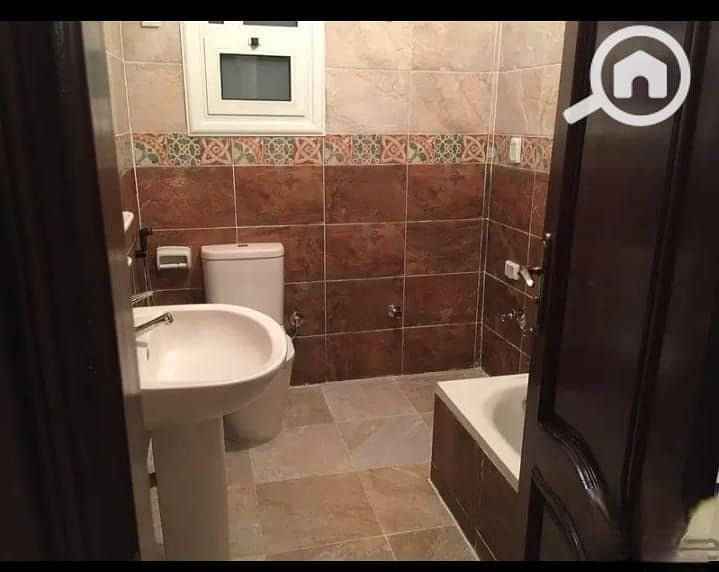 5 7b4c1b72-d7e1-4126-8f1d-a5c4f5e7d162. jpg