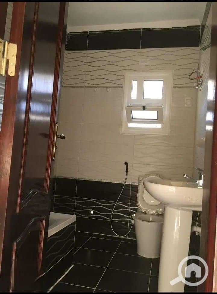 8 43359e83-0a2d-4b9a-b8d2-90089dd0a6b2. jpg