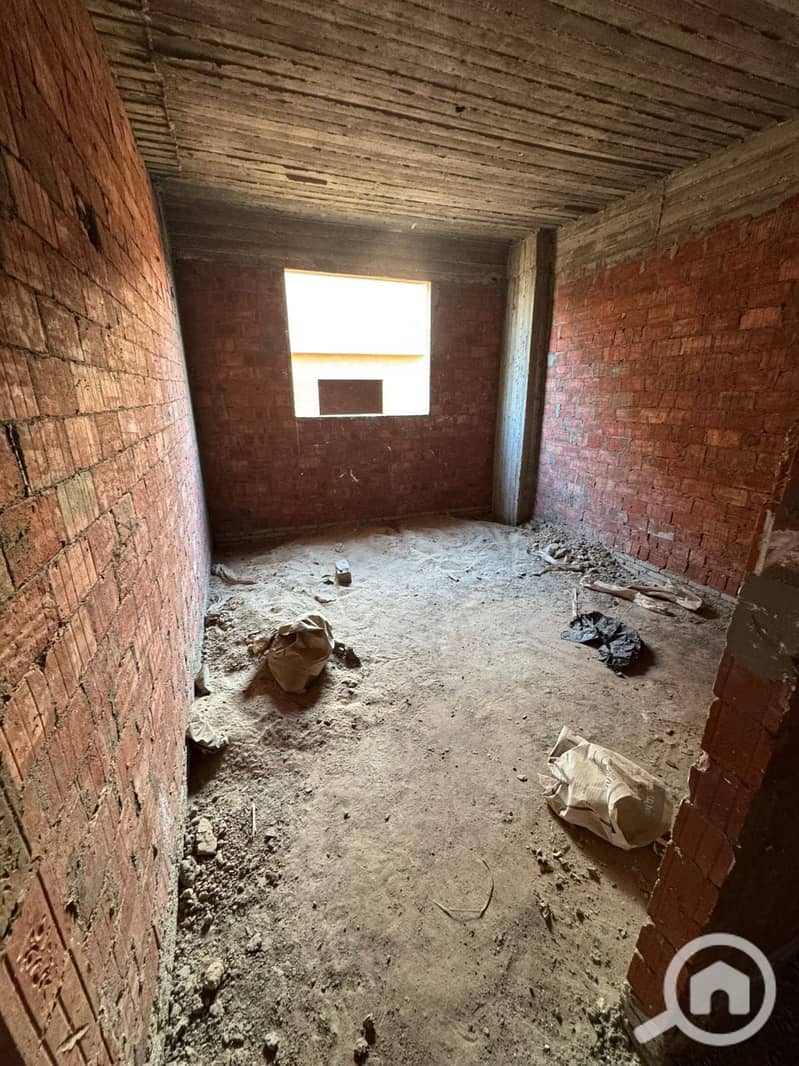 4 0d924067-7f66-401d-a038-314a9f7bd37f. jpg