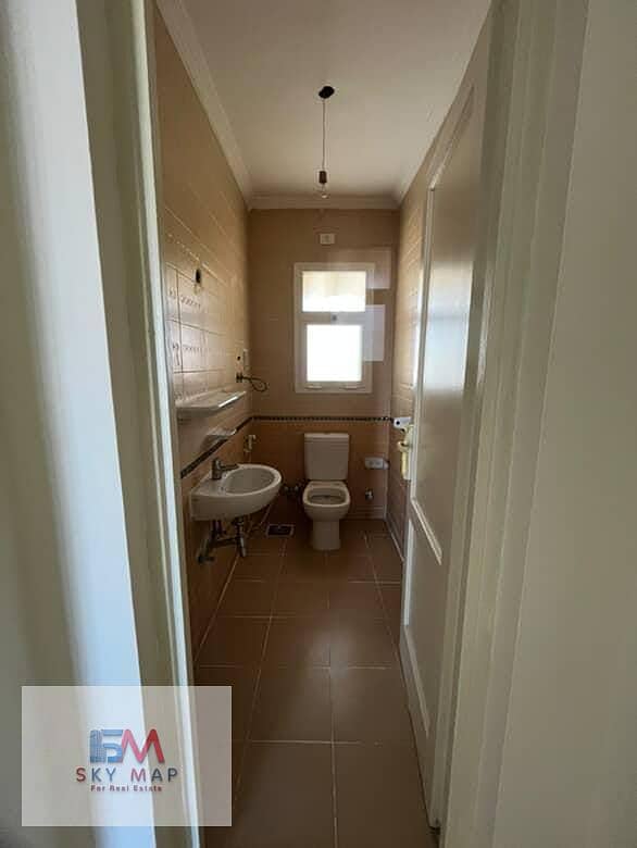 3 0f926d2c-0df3-4550-bf6e-2df98fe2a7a3. jpeg