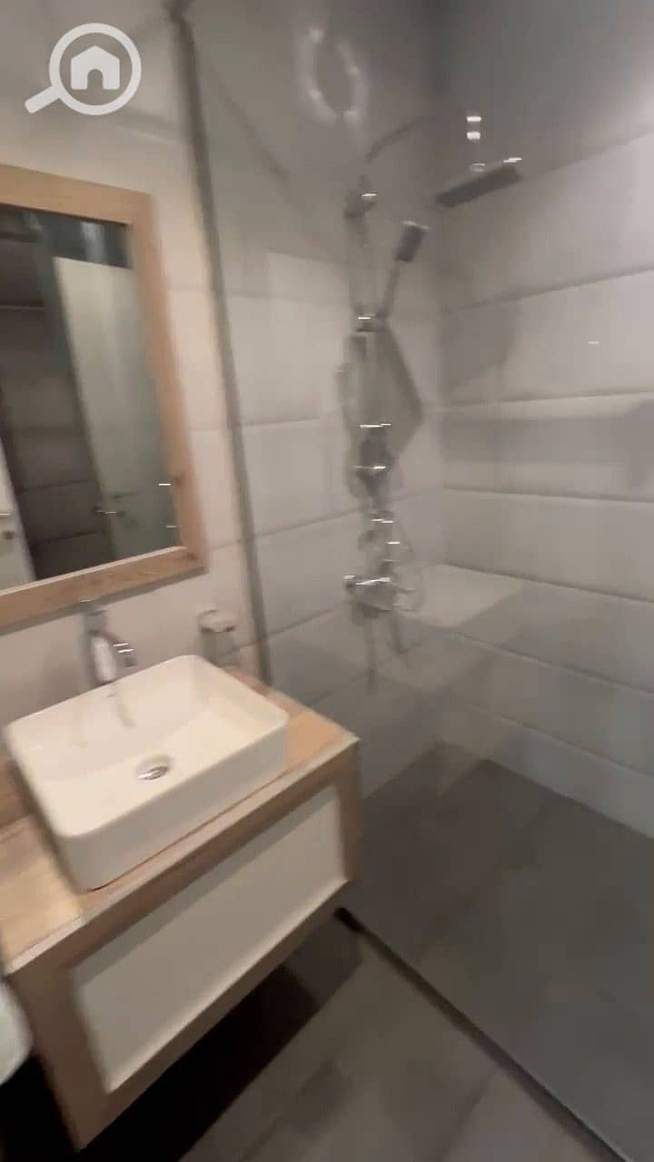 3 WhatsApp Video 2025-12-28 at 15.49. 31_214. jpg