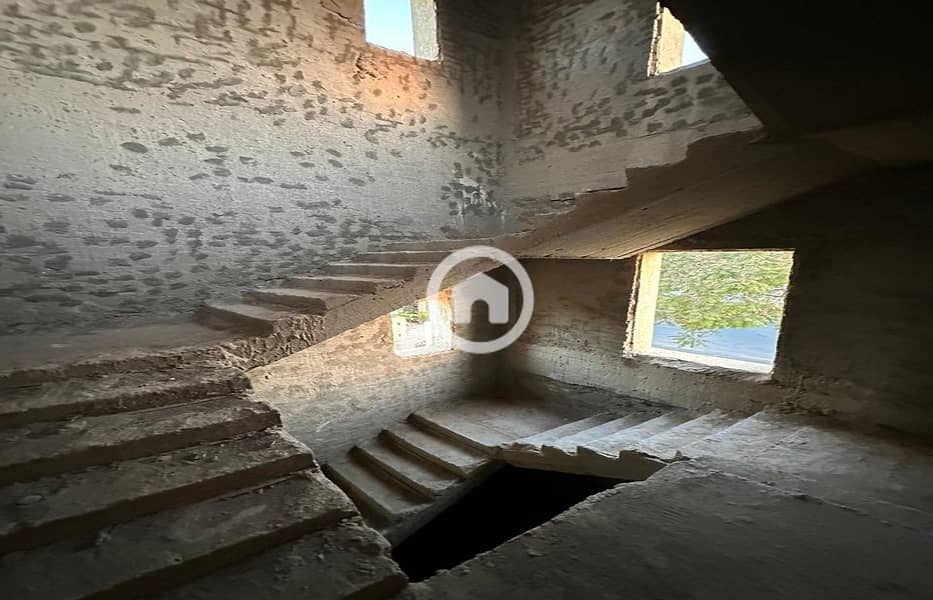 8 4fc1b12f-71aa-4d72-a72c-ec626334b859. jpg