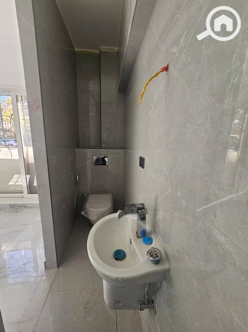 8 e7f626ab-4382-4fd9-9b83-937d38df8e43. jpg