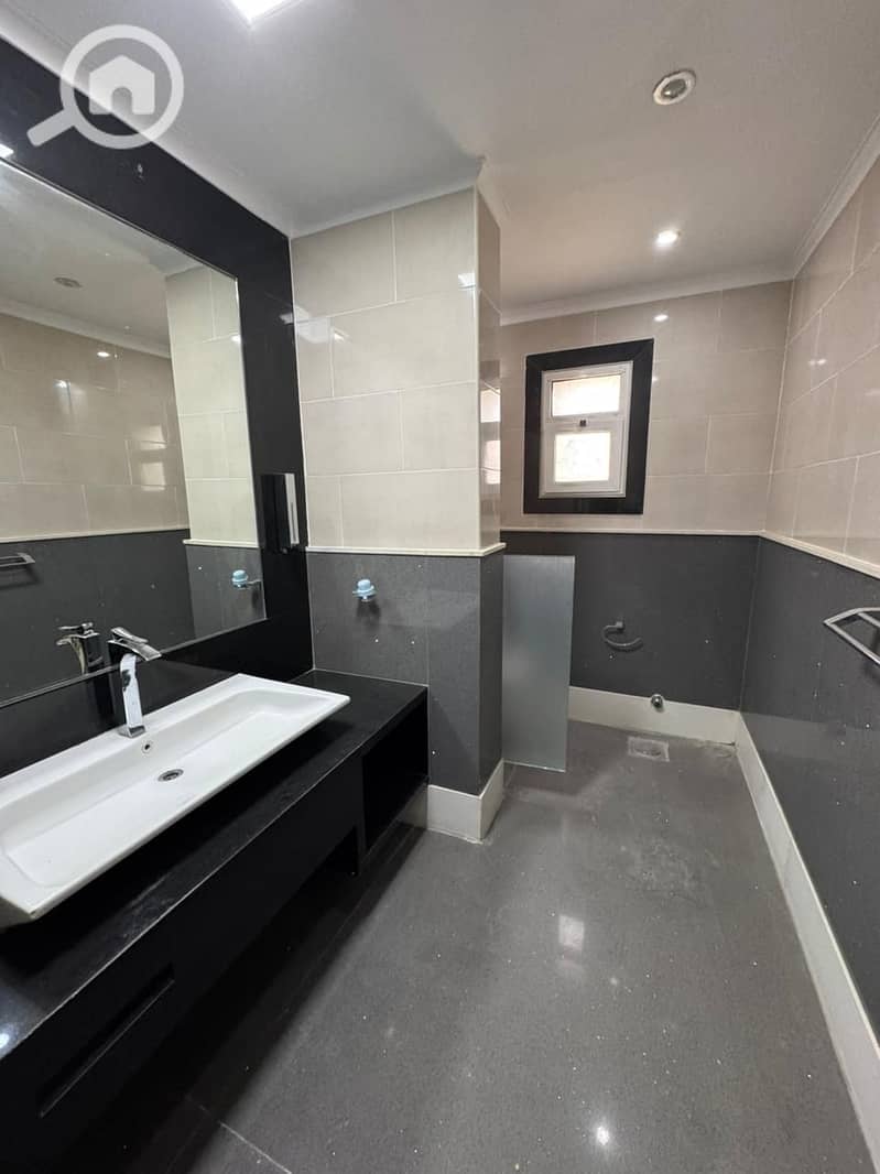 9 bc7faf74-2e9a-4195-b4e3-9f5d793c800b. jpeg