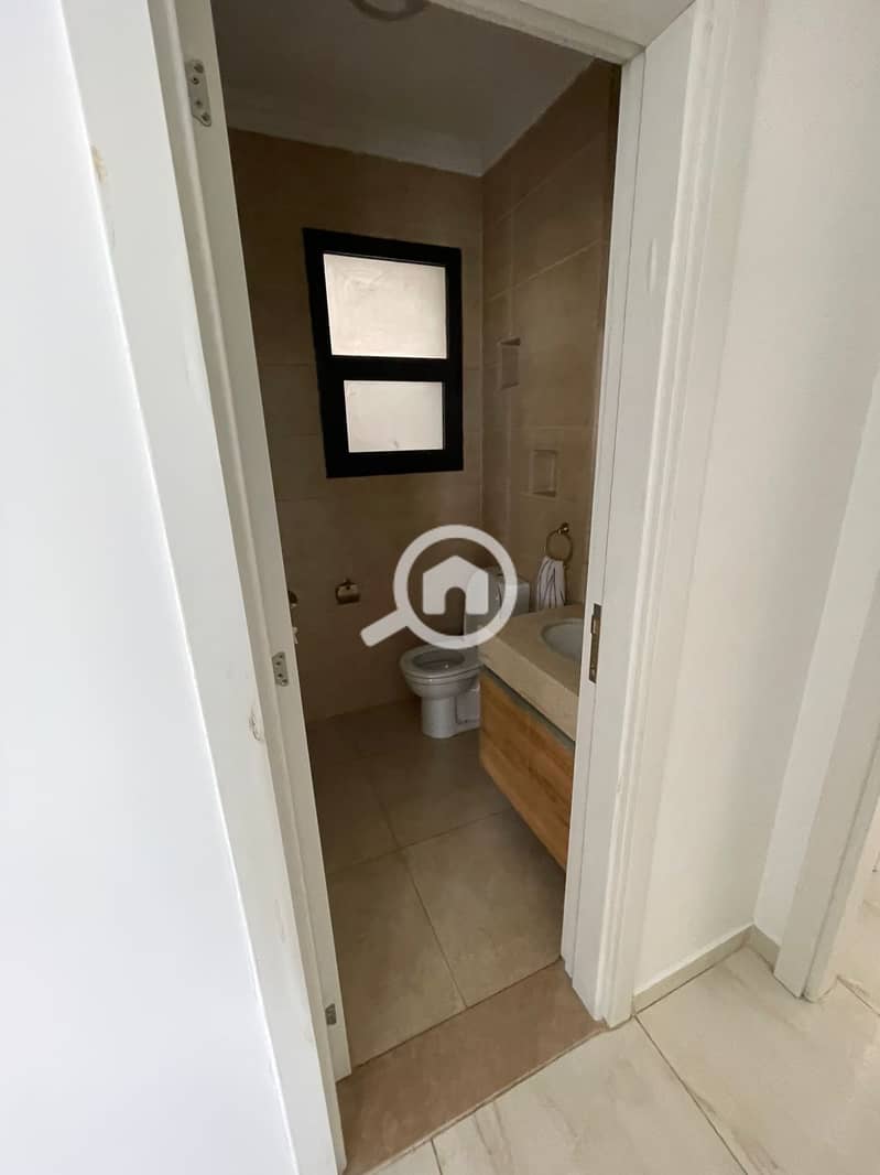 4 9369f988-a8e4-44c0-ae3f-9b5aee35e52a. jpeg