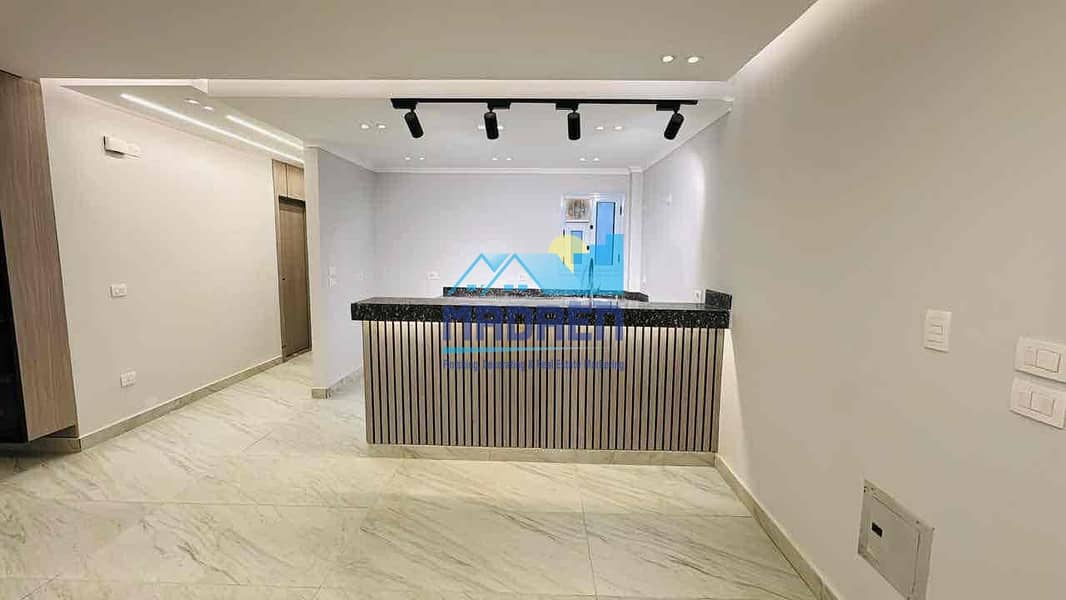 2 94fa2baf-38a0-4d32-b513-10f674ed874c. jpg