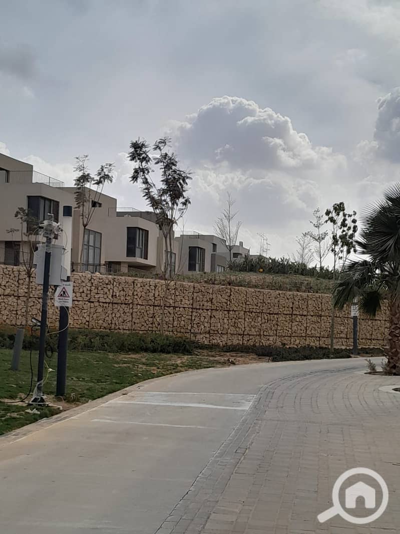 2 79b6a867-c9b2-4c75-89d7-fb538c38cf0a. jpg