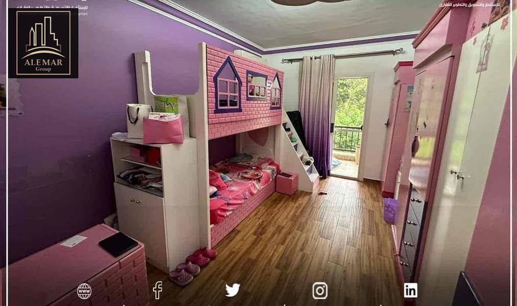 8 b180d5e6-8c6c-49b8-8e3d-7def7cfbb3bd. jpg