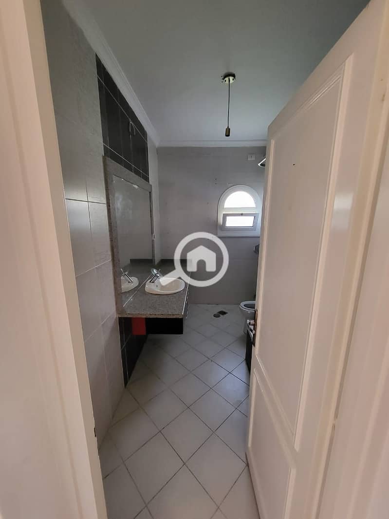 4 4b22f9cf-ac18-4316-89a0-67cb67923b1f. jpg