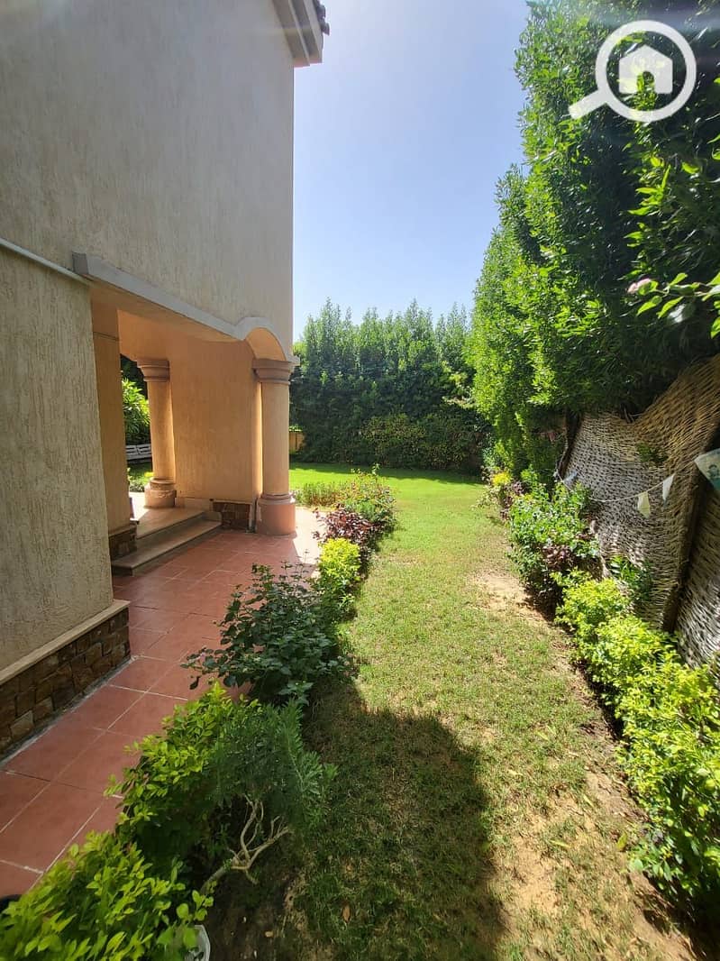 5 8c924df0-9c70-41a8-b304-b7eb9f0b3129. jpg