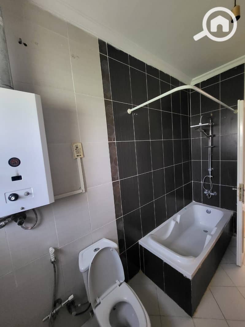 14 05331030-fec5-48a0-bdd8-26c46e2b0fb9. jpg