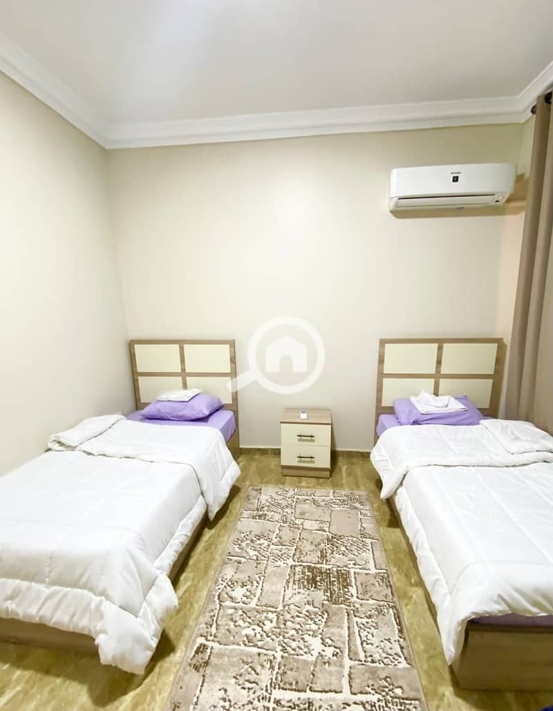 10 4ae55381-a5fc-437e-bb40-ebdc6aaec730. jpg