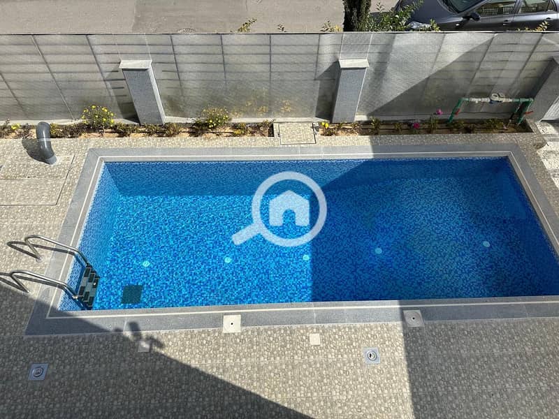 14 214e8a2f-87fc-4962-bc72-17a907d0bfa4. jpg