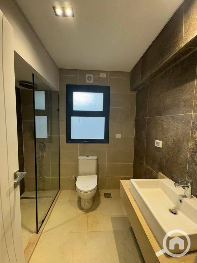 12 61744985-88f8-4df8-8a0e-f616aa308e91. jpg