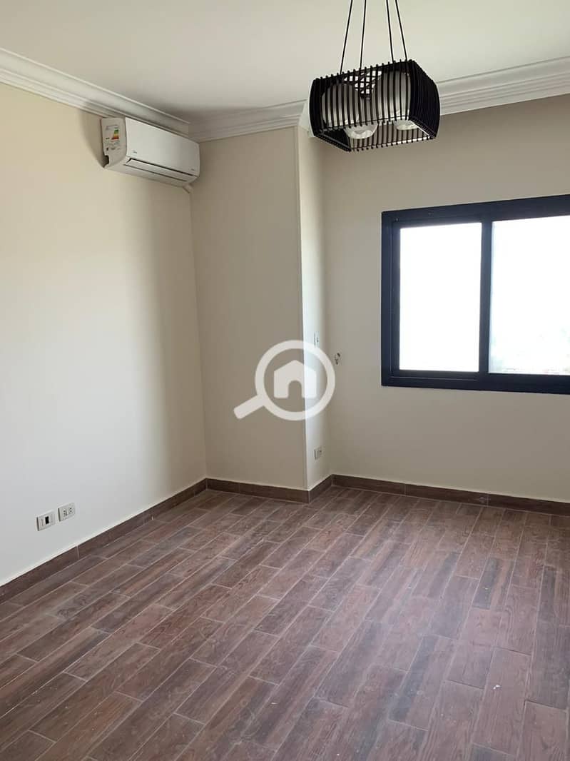 4 b7bef8d2-ea9f-4d23-9a1f-b7518fc5bf84. jpg