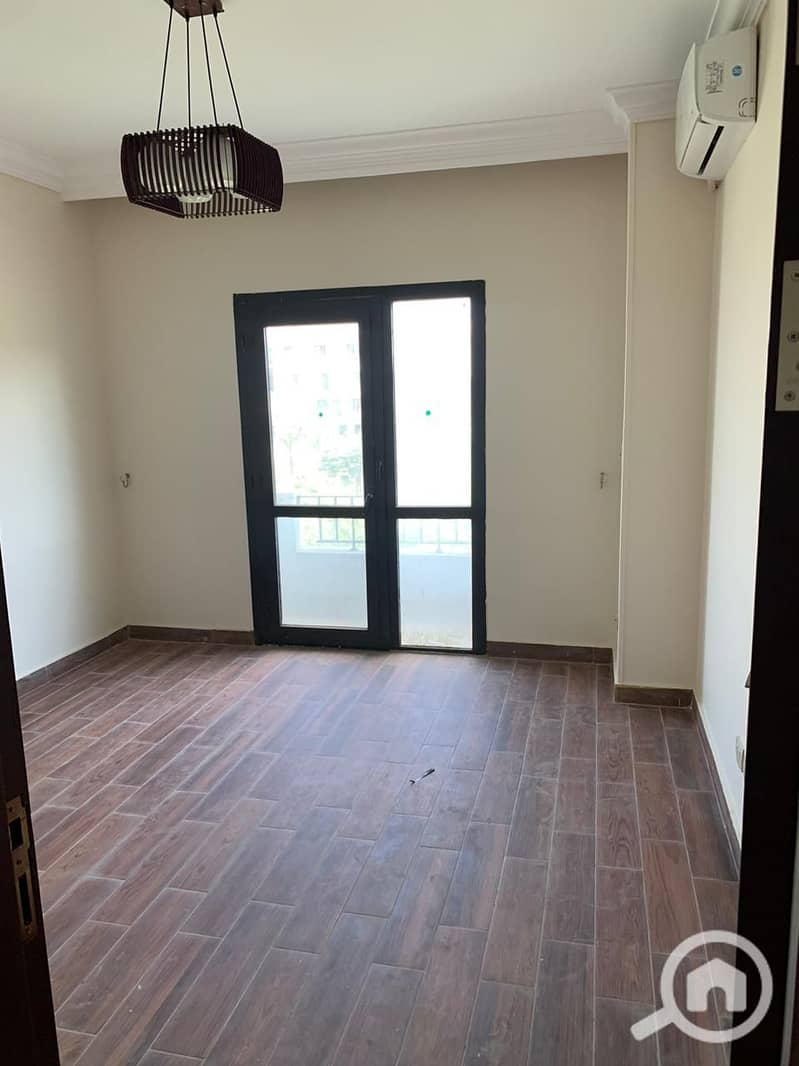 8 b9ee8407-8e4b-4d26-9ca1-445f1cffc1c0. jpg