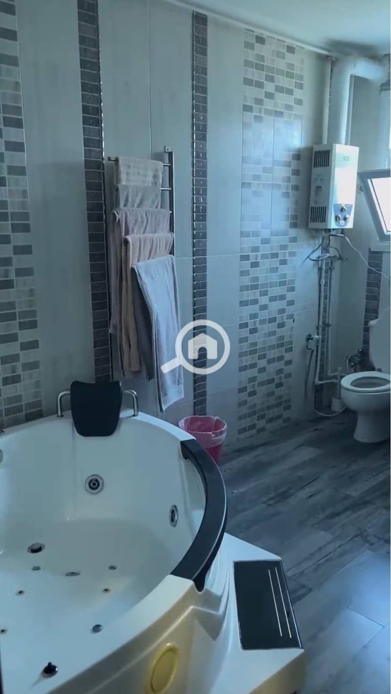 8 0950d3f4-4455-4c5e-85ff-08c6824c7ce8. jpeg