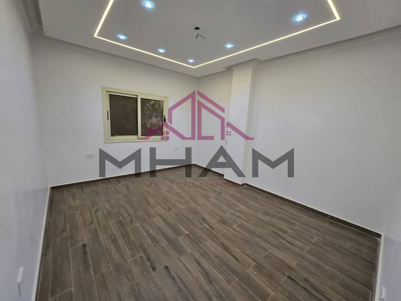 2 photo_5976790207975590846_y. jpg