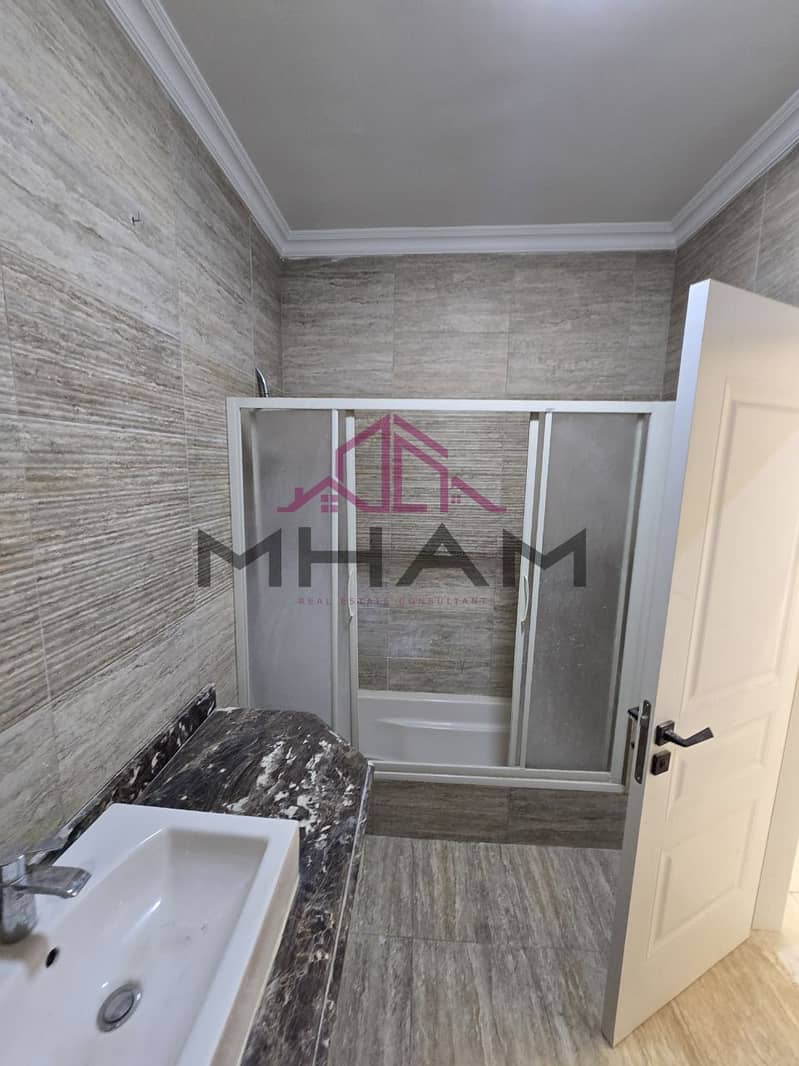 4 photo_5976790207975590851_y. jpg