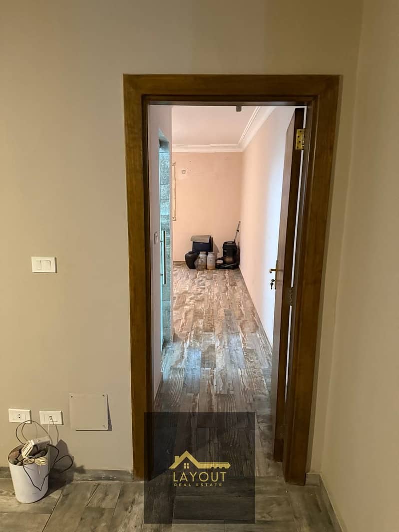 12 5613132b-b513-4978-8858-5d566f9ee1fc. jpg