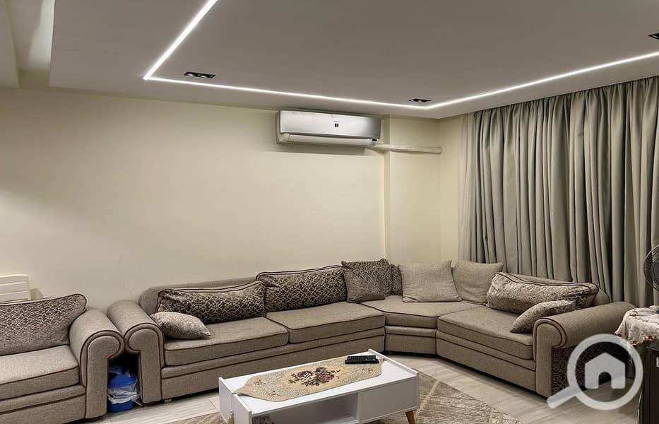 2 d661fed9-14bd-4a23-8d86-f18b3ee07da4. jpg