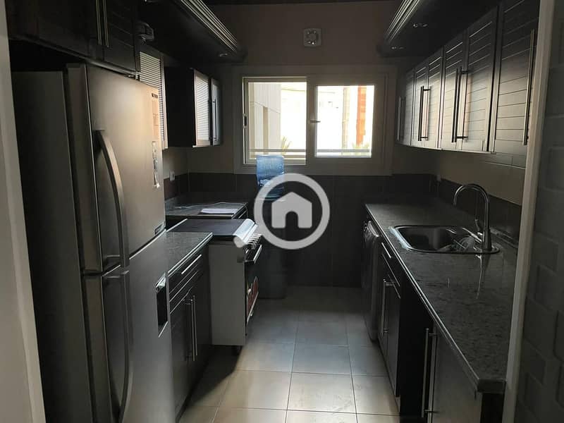 4 1b1974c6-0e86-4ef6-8eda-3d918a0c5d44. jpg