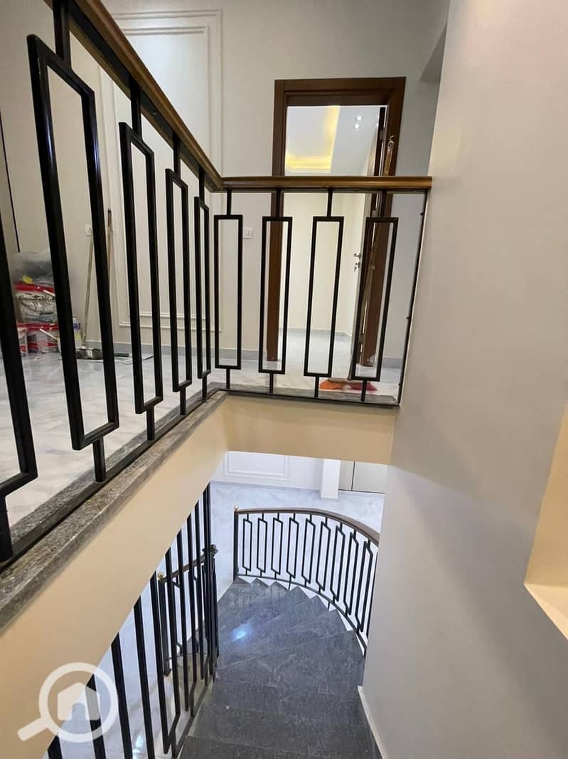 9 e6bcb8b1-8ec9-45a4-bd70-673f025e26d5. jpeg