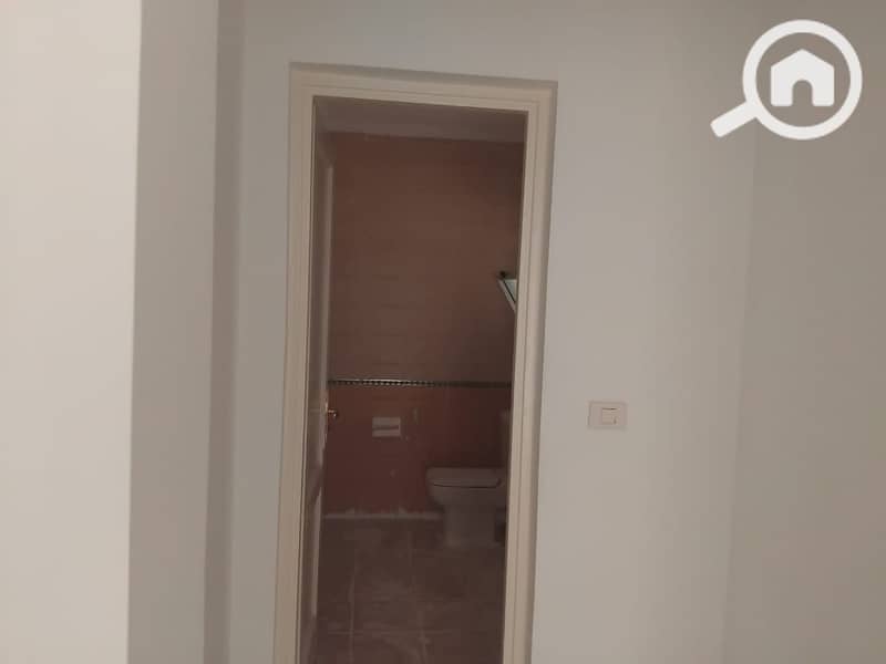 10 b2e3275c-d241-42e1-8bf6-ea31c6b43f2f. jpg