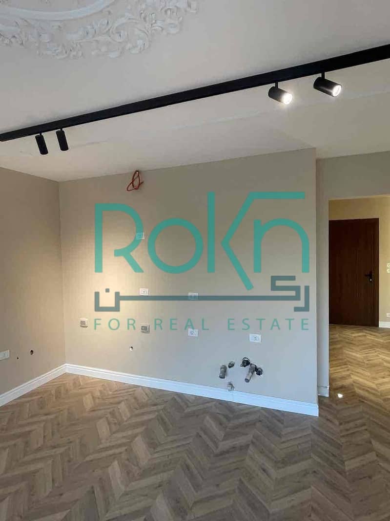 10 b5e287e1-cd72-4b8e-b965-5cc8c593476d. jpg