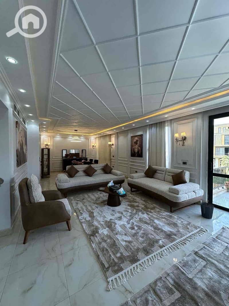 2 7fbf9915-f156-467f-a2d9-2e0cdd169e7c. jpg